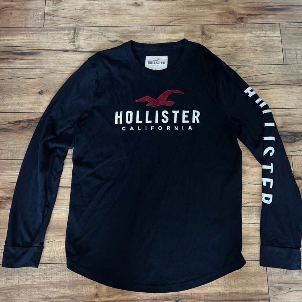 black hollister t-shirt